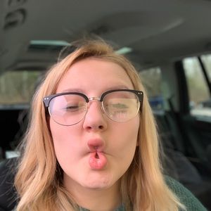 Meet your Posher, Julianna